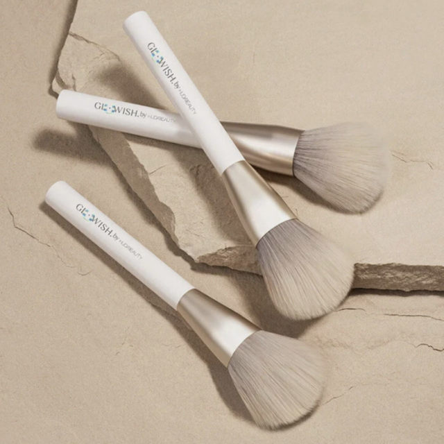 Huda Beauty GloWish All Over Bronze Face Brush